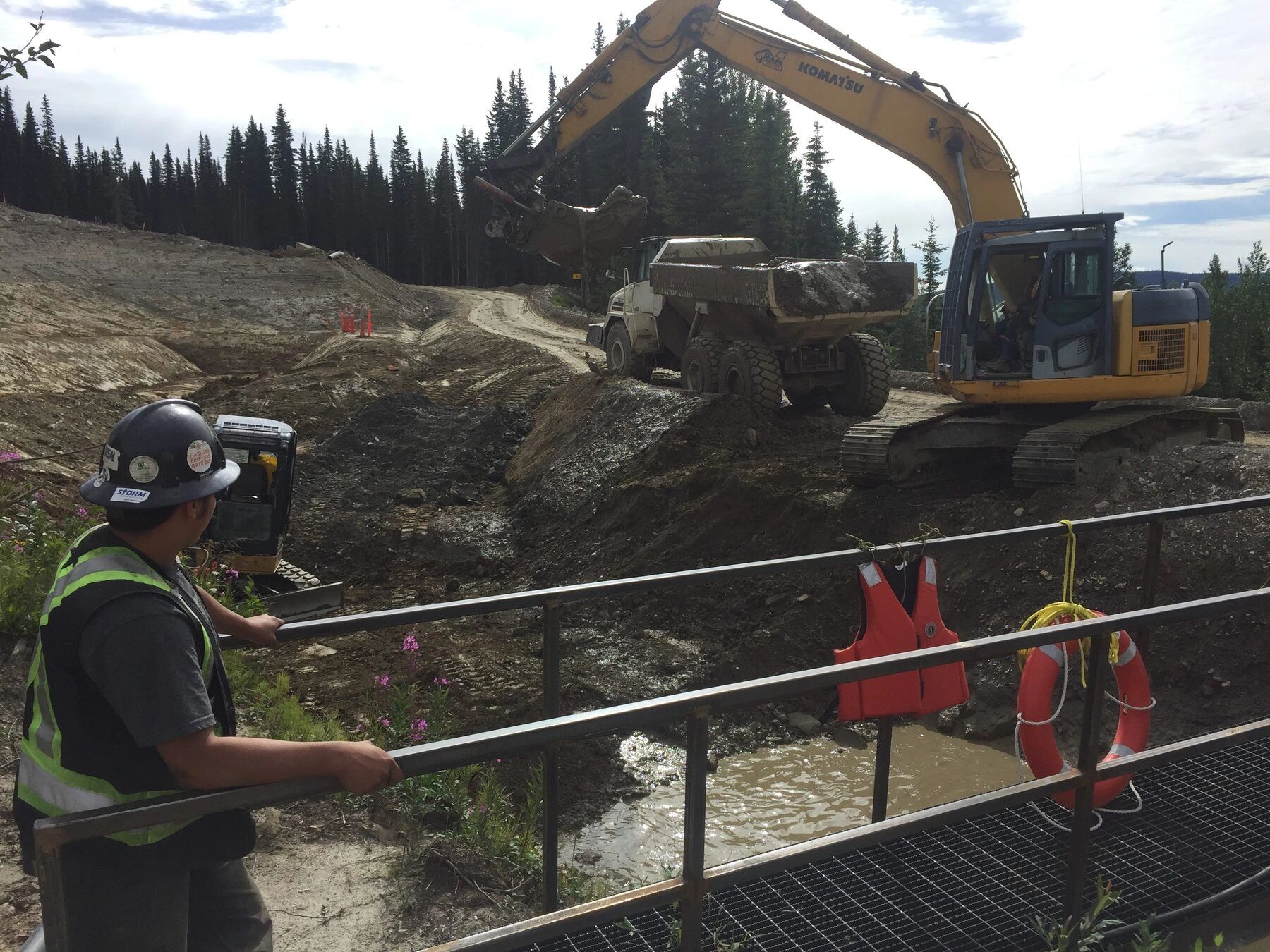 Settling pond cleaning at remote mine site